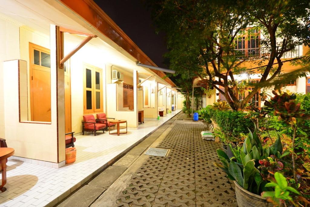 Hotel Paviljoen Surabaya Ngoại thất bức ảnh